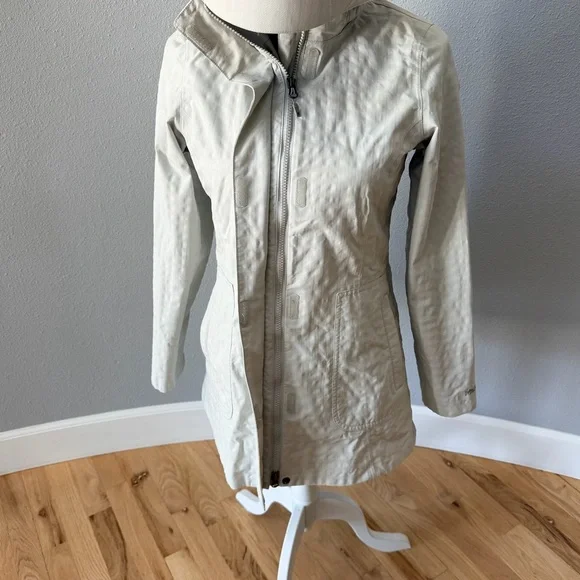 Marmot Women's Hooded Ski Jacket in Creamy Grey - Picture 11 of 16